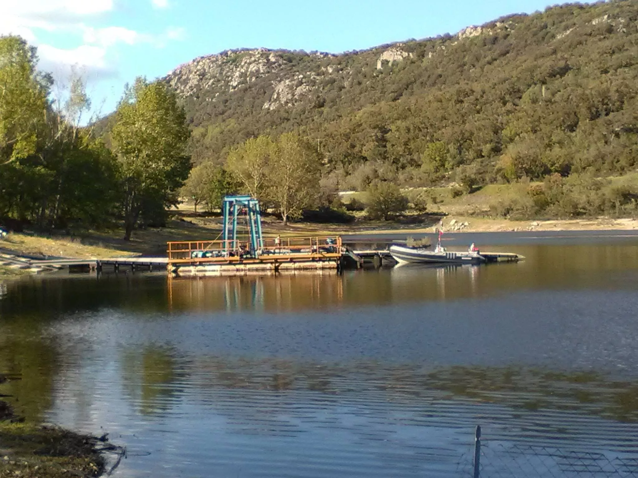 ABBANOA RIMUOVE GLI IMPIANTI DI POTABILIZZAZIONE DISMESSI DAL LAGO DI GUSANA (Video)