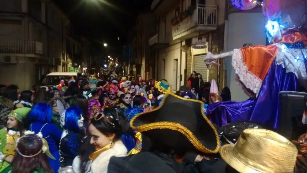 CARNEVALE A GAVOI..IL BANDO PER LE SFILATA CARRI ALLEGORICI