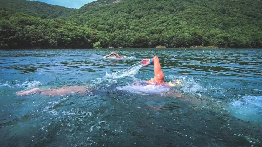 TRIATHLON GENNARGENTU SUL LAGO DI GUSANA